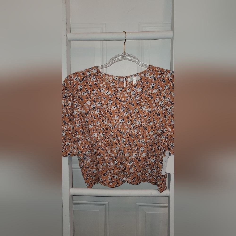 Crop Top - Picture 2 of 5